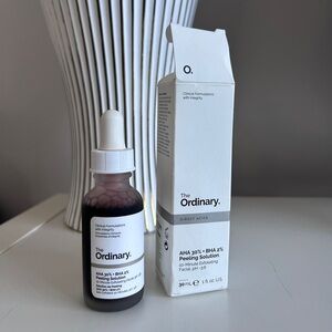The Ordinary AHA 30% + BHA 2% Peeling Solution - White and Deep Red
